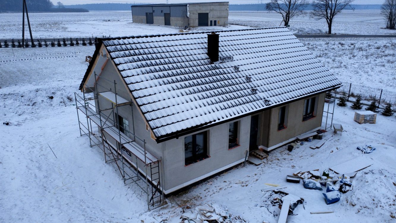 Kompleksowa budowa murowanego energooszczędnego domu jednorodzinnego do stanu deweloperskiego o pow. 85 m2, okolice Namysłowa. Projekt firmy Z500 – Z735