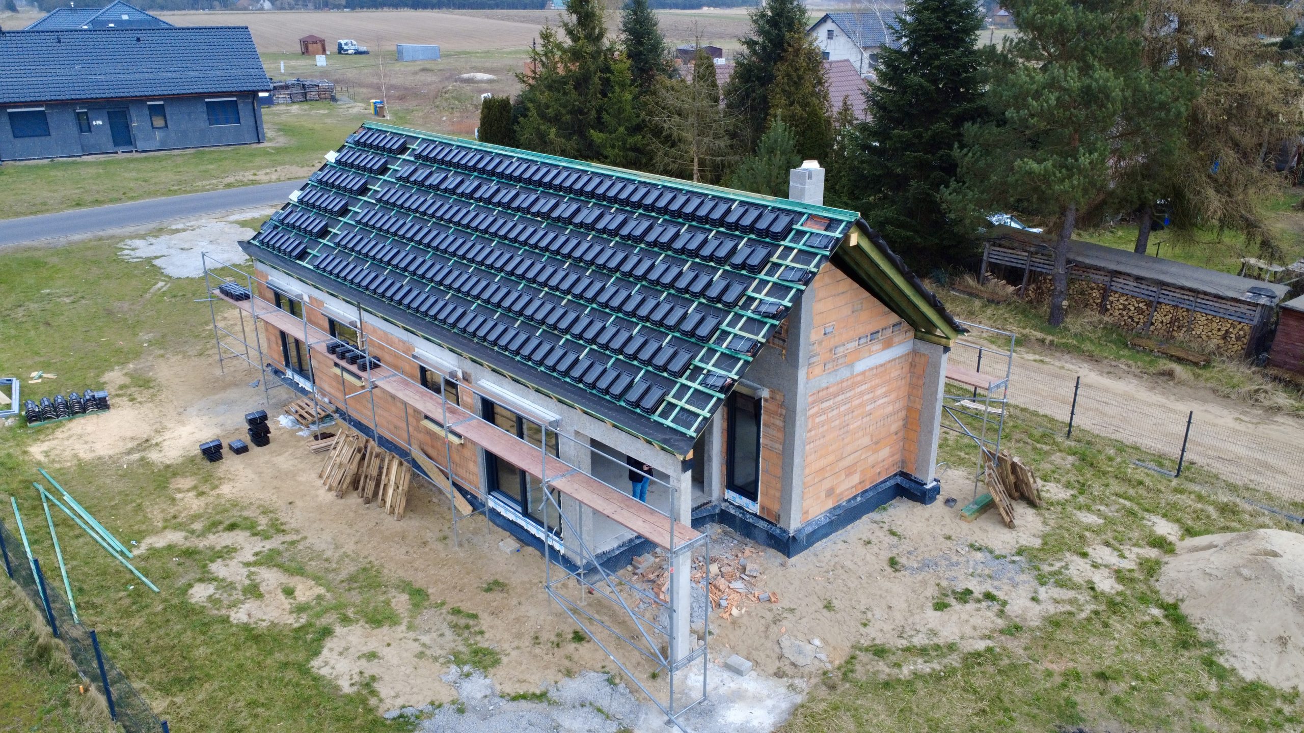 Kompleksowa budowa murowanego energooszczędnego domu jednorodzinnego 94 m2, okolice Namysłowa. Projekt firmy Archon: Dom w Kosaćcach 27