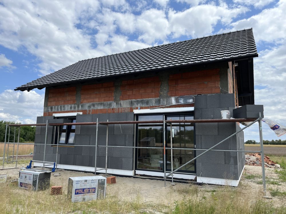 Kompleksowa budowa murowanego energooszczędnego domu jednorodzinnego do stanu deweloperskiego o pow. 89m2, okolice Namysłowa. Projekt firmy Z500 – Z210 - OCIEPLANIE ŚCIAN ZEWNĘTRZNYCH