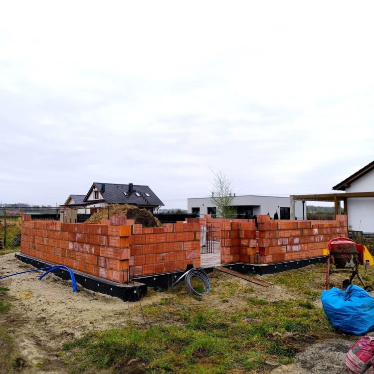 PROJEKT DOM W MALINÓWKACH 11 VER. 2 - FIRMY ARCHON - MUROWANIE ŚCIAN PARTERU