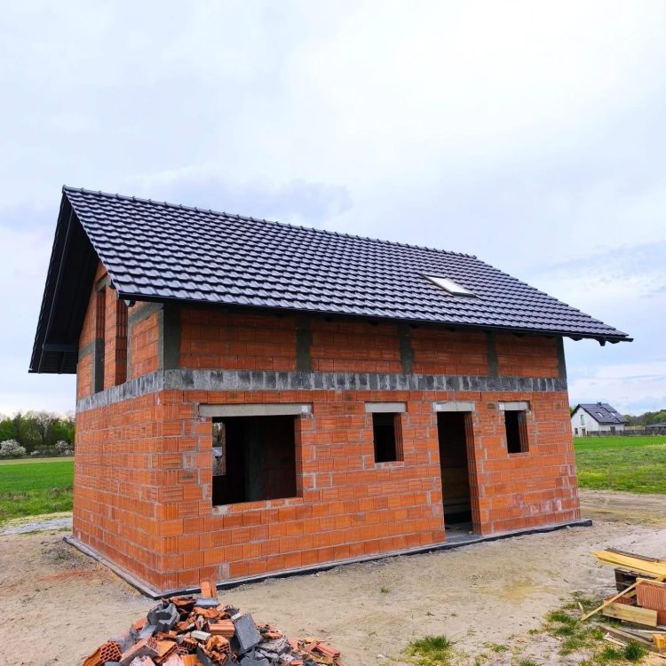 Kompleksowa budowa murowanego energooszczędnego domu jednorodzinnego do stanu deweloperskiego o pow. 89m2, okolice Namysłowa. Projekt firmy Z500 – Z210 - WYKONANIE POKRYCIA DACHOWEGO