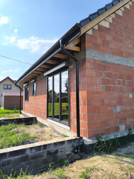 Kompleksowa budowa murowanego energooszczędnego domu jednorodzinnego 69 m², okolice Namysłowa.  Projekt firmy Z500: Z12