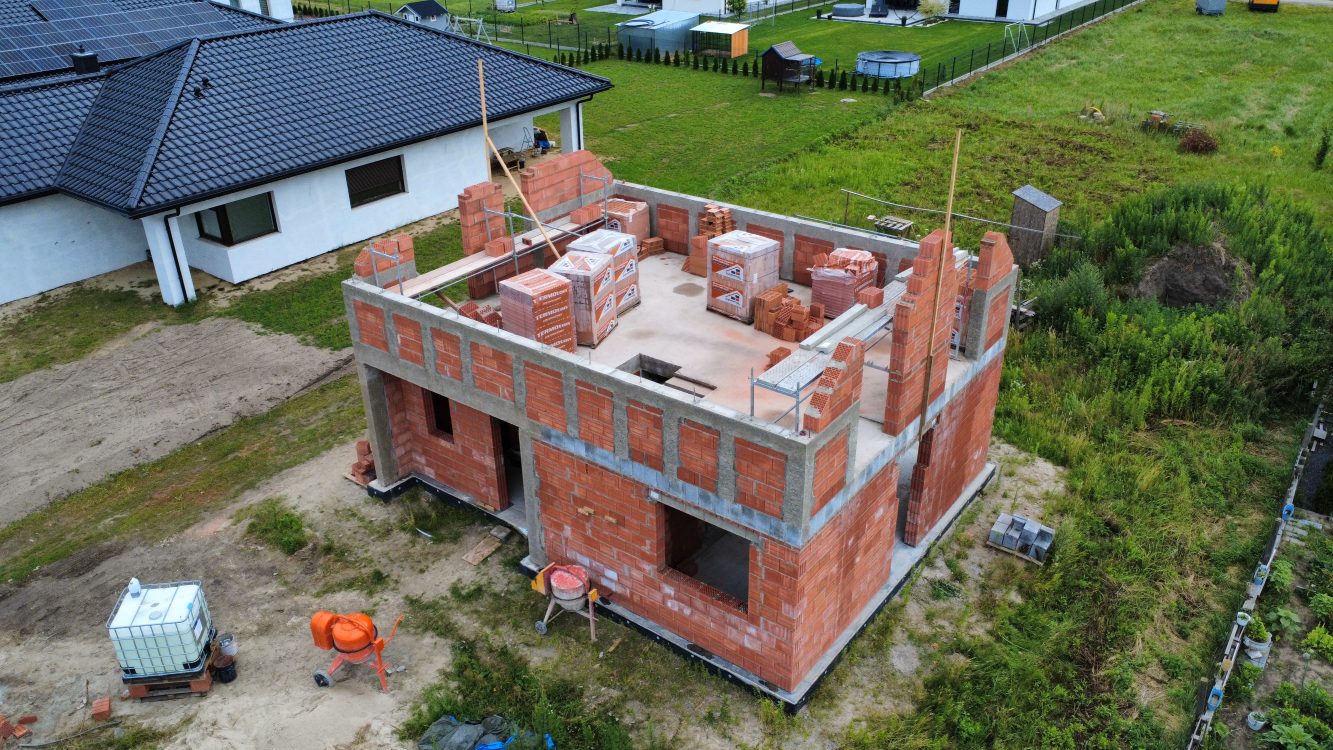 PROJEKT DOM W MALINÓWKACH 11 VER. 2 - FIRMY ARCHON - UROWANIE ŚCIAN KOLANKOWYCH