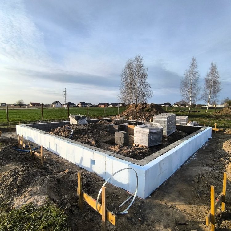 Kompleksowa budowa murowanego energooszczędnego domu jednorodzinnego do stanu deweloperskiego o pow. 127m2, okolice Oleśnicy. Projekt firmy ARCHON - Dom w Zielistkach 32