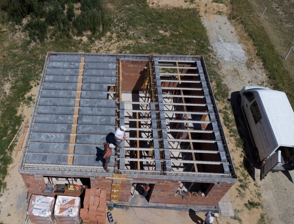 Kompleksowa budowa murowanego energooszczędnego domu jednorodzinnego do stanu deweloperskiego o pow. 127 m2, okolice Oleśnicy. Projekt firmy Archon: Dom w Zielistkach 32