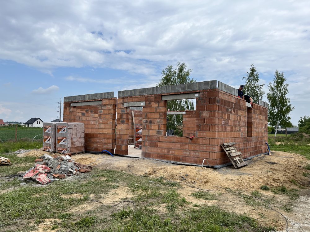 Kompleksowa budowa murowanego energooszczędnego domu jednorodzinnego do stanu deweloperskiego o pow. 127 m2, okolice Oleśnicy. Projekt firmy Archon: Dom w Zielistkach 32