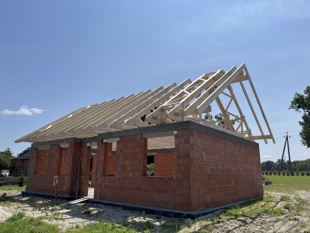 Kompleksowa budowa murowanego energooszczędnego domu jednorodzinnego do stanu deweloperskiego o pow. 85 m2, okolice Namysłowa. Projekt firmy Z500 – Z735