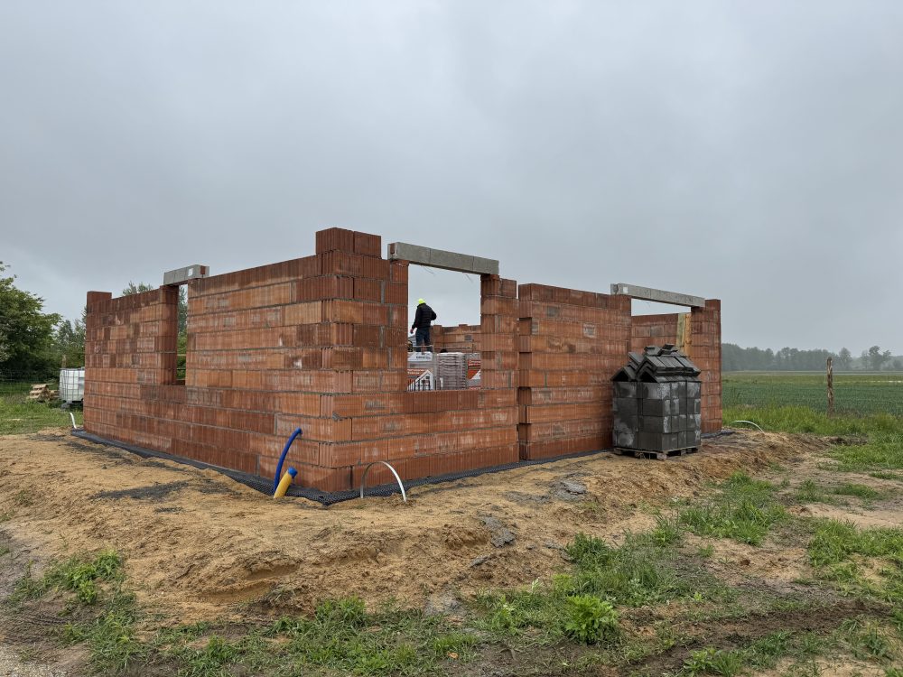 Kompleksowa budowa murowanego energooszczędnego domu jednorodzinnego do stanu deweloperskiego o pow. 127 m2, okolice Oleśnicy. Projekt firmy Archon: Dom w Zielistkach 32