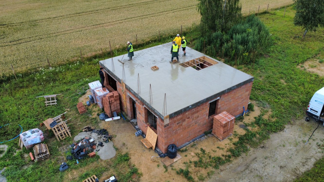 Kompleksowa budowa murowanego energooszczędnego domu jednorodzinnego do stanu deweloperskiego o pow. 127 m2, okolice Oleśnicy. Projekt firmy Archon: Dom w Zielistkach 32