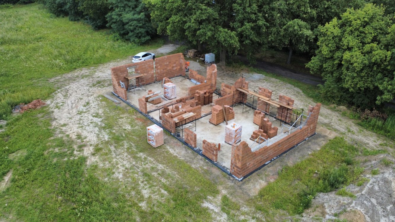 Kompleksowa budowa murowanego energooszczędnego domu jednorodzinnego do stanu deweloperskiego o pow. 184 m2, gmina Namysłów. Projekt indywidualny