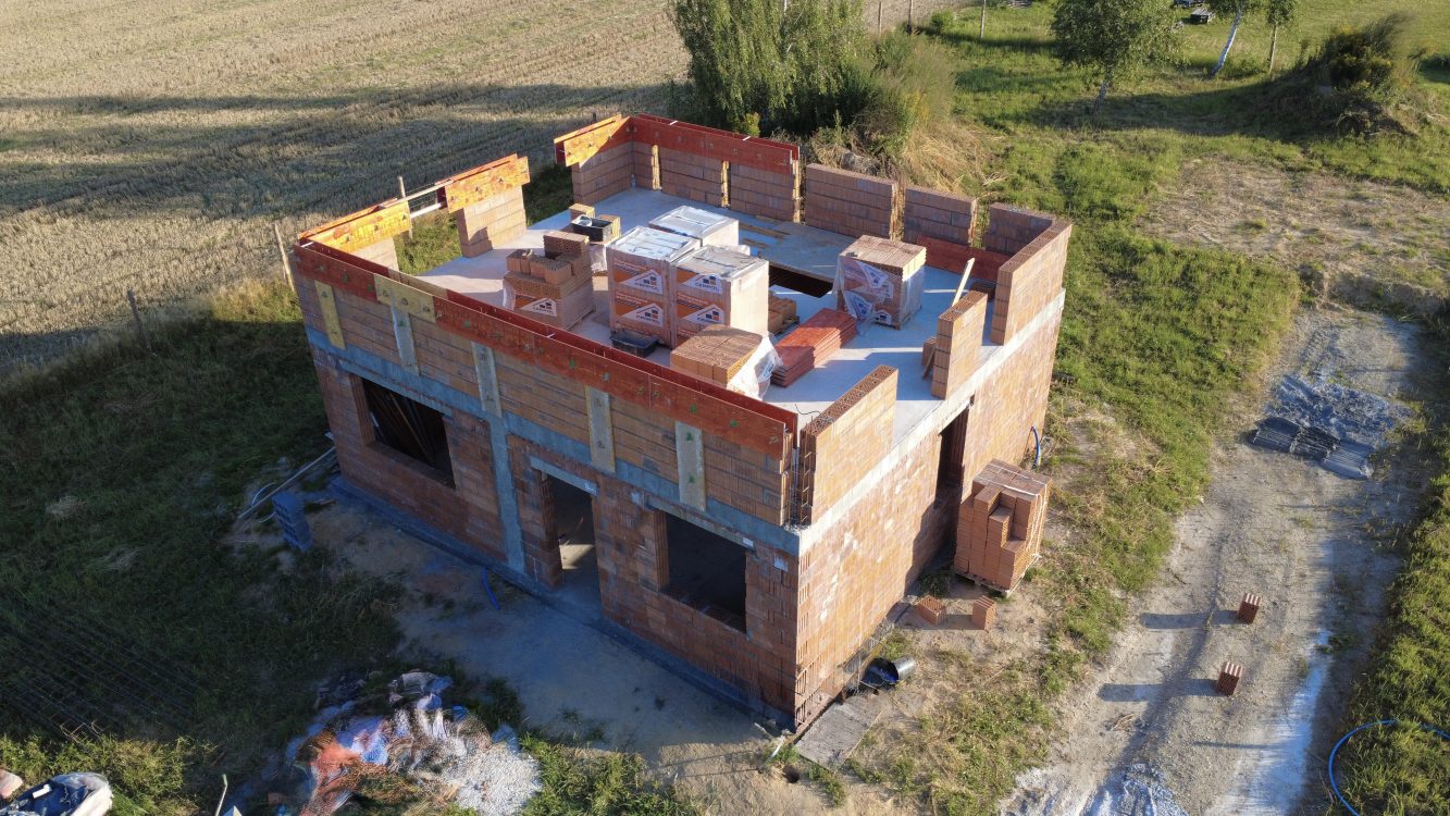 Kompleksowa budowa murowanego energooszczędnego domu jednorodzinnego do stanu deweloperskiego o pow. 127 m2, okolice Oleśnicy. Projekt firmy Archon: Dom w Zielistkach 32