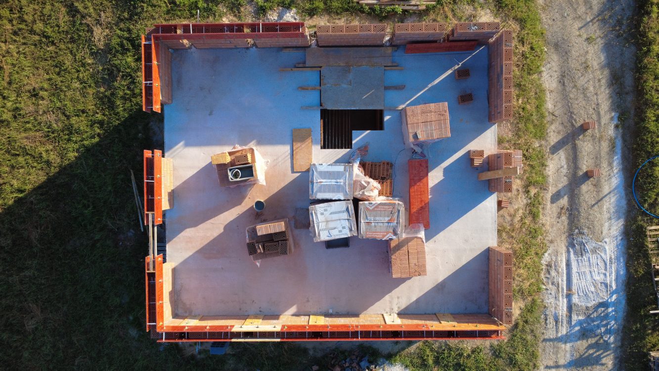 Kompleksowa budowa murowanego energooszczędnego domu jednorodzinnego do stanu deweloperskiego o pow. 127 m2, okolice Oleśnicy. Projekt firmy Archon: Dom w Zielistkach 32