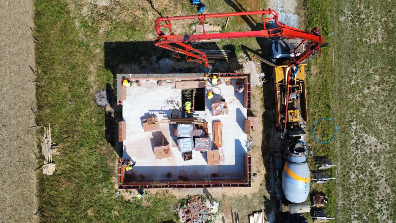 Kompleksowa budowa murowanego energooszczędnego domu jednorodzinnego do stanu deweloperskiego o pow. 127 m2, okolice Oleśnicy. Projekt firmy Archon: Dom w Zielistkach 32