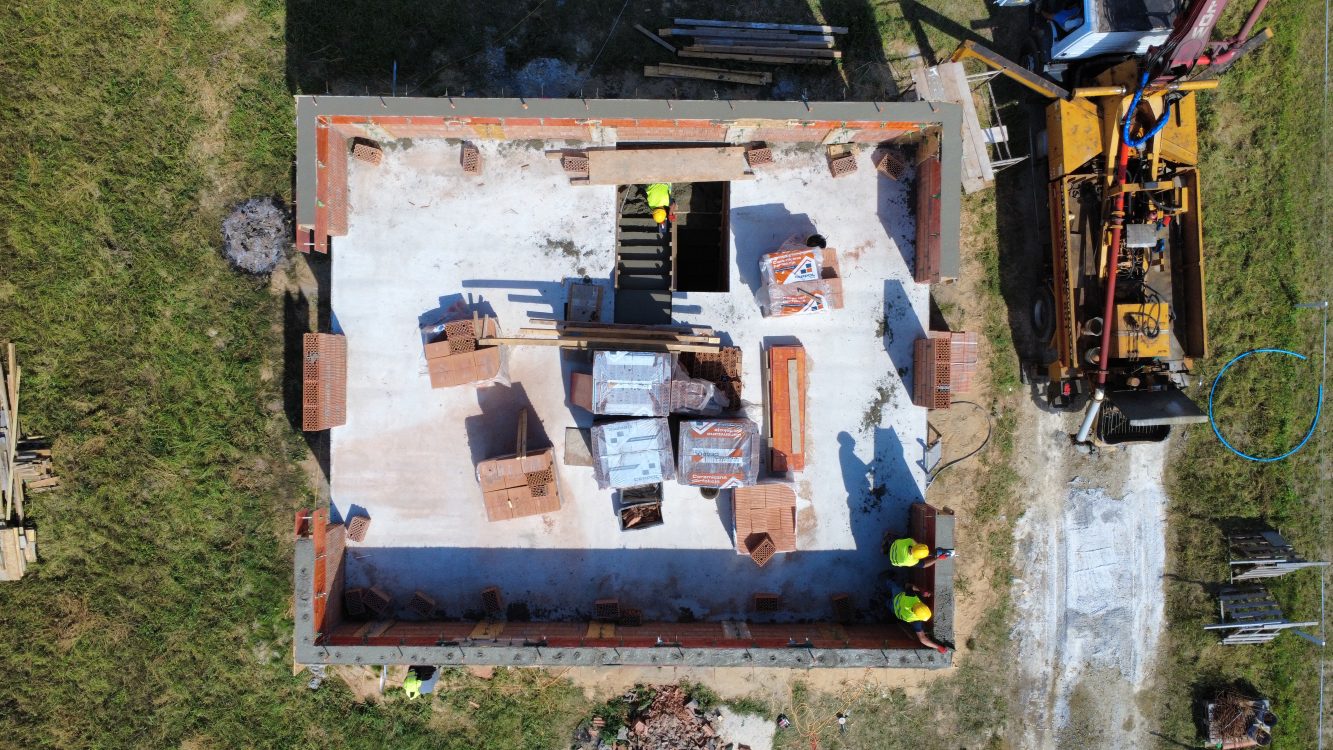 Kompleksowa budowa murowanego energooszczędnego domu jednorodzinnego do stanu deweloperskiego o pow. 127 m2, okolice Oleśnicy. Projekt firmy Archon: Dom w Zielistkach 32