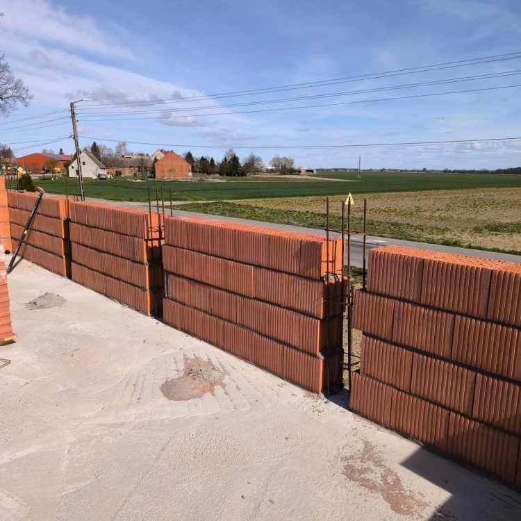 Kompleksowa budowa murowanego energooszczędnego domu jednorodzinnego 119 m2, gmina Wilków. Projekt firmy LELO DESIGN: Jaskółka 3