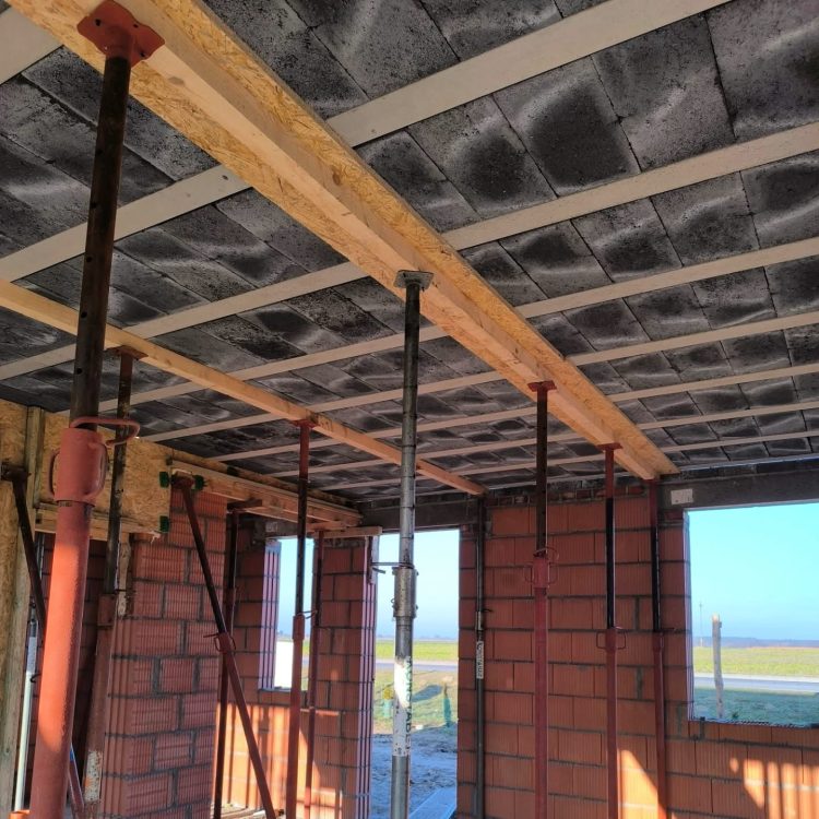 Kompleksowa budowa murowanego energooszczędnego domu jednorodzinnego 119 m2, gmina Wilków. Projekt firmy LELO DESIGN: Jaskółka 3