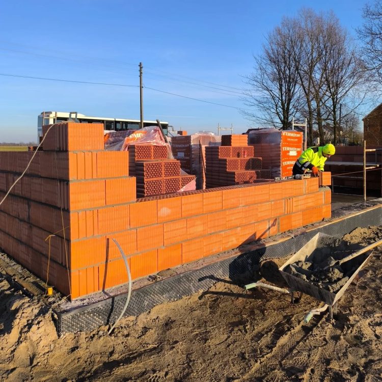 Kompleksowa budowa murowanego energooszczędnego domu jednorodzinnego 119 m2, gmina Wilków. Projekt firmy LELO DESIGN: Jaskółka 3