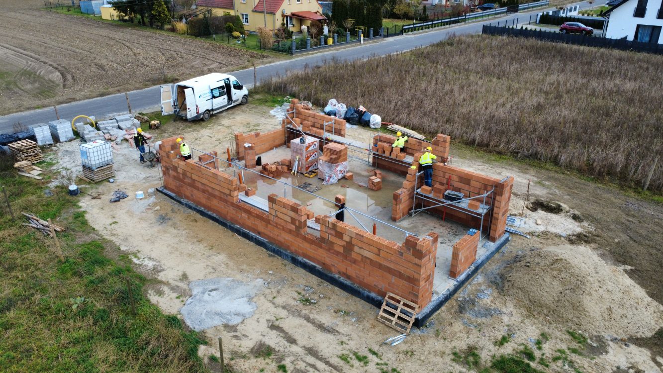 Kompleksowa budowa murowanego energooszczędnego domu jednorodzinnego 167 m2, okolice Namysłowa. Projekt indywidualny