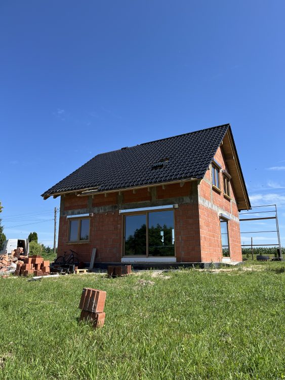 Kompleksowa budowa murowanego energooszczędnego domu jednorodzinnego 119 m2, gmina Wilków. Projekt firmy LELO DESIGN: Jaskółka 3