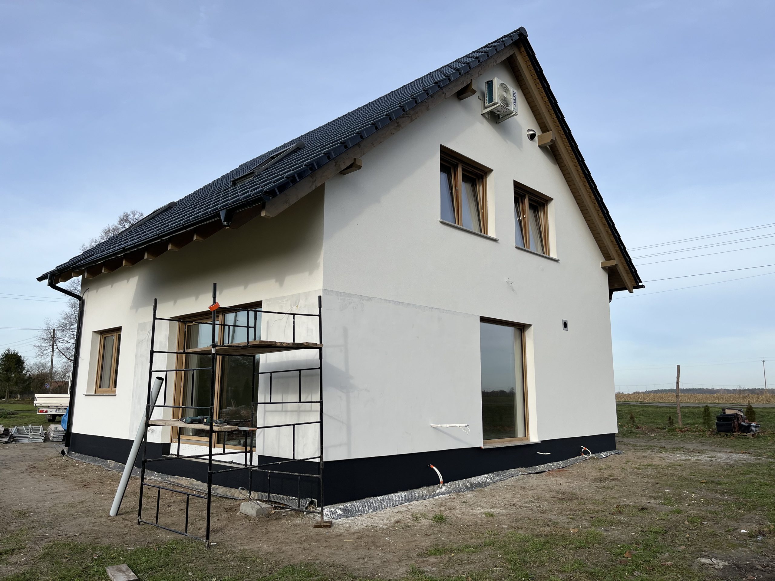 Kompleksowa budowa murowanego energooszczędnego domu jednorodzinnego 119 m2, gmina Wilków. Projekt firmy LELO DESIGN: Jaskółka 3