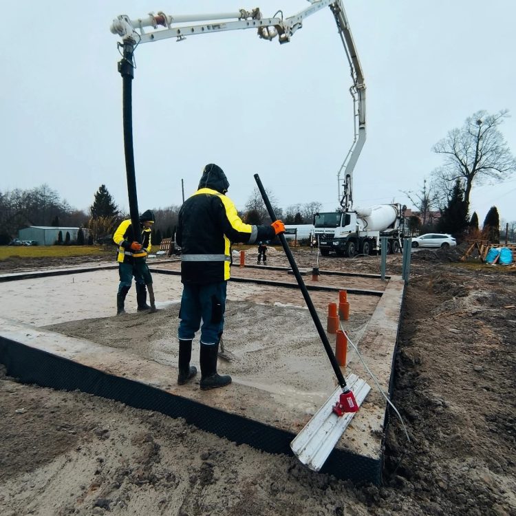 Kompleksowa budowa murowanego energooszczędnego domu jednorodzinnego 119 m2, gmina Wilków. Projekt firmy LELO DESIGN: Jaskółka 3