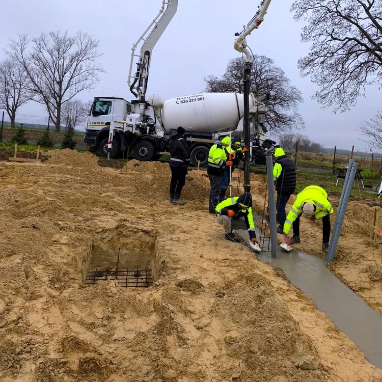 Kompleksowa budowa murowanego energooszczędnego domu jednorodzinnego 119 m2, gmina Wilków. Projekt firmy LELO DESIGN: Jaskółka 3