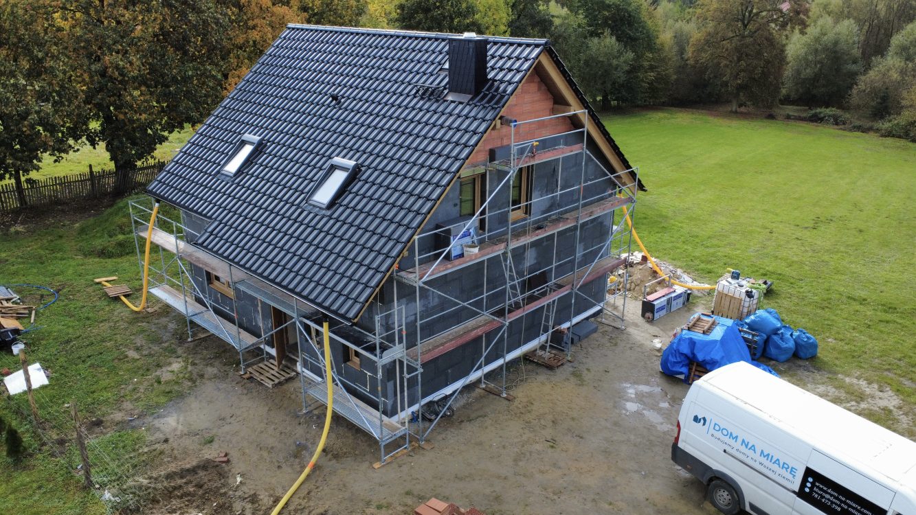 Kompleksowa budowa murowanego energooszczędnego domu jednorodzinnego 119 m2, gmina Wilków. Projekt firmy LELO DESIGN: Jaskółka 3