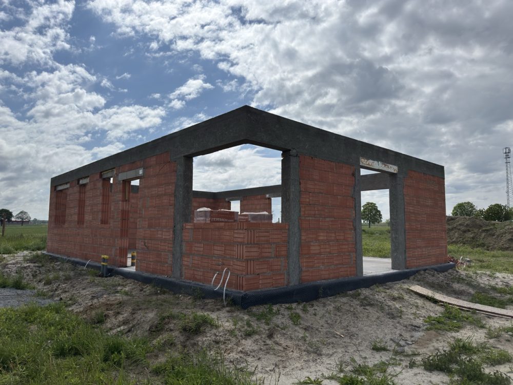Kompleksowa budowa murowanego energooszczędnego domu jednorodzinnego do stanu deweloperskiego o pow. 92 m2, okolice Kępna. Projekt firmy Archon: Dom w Kruszczykach 14