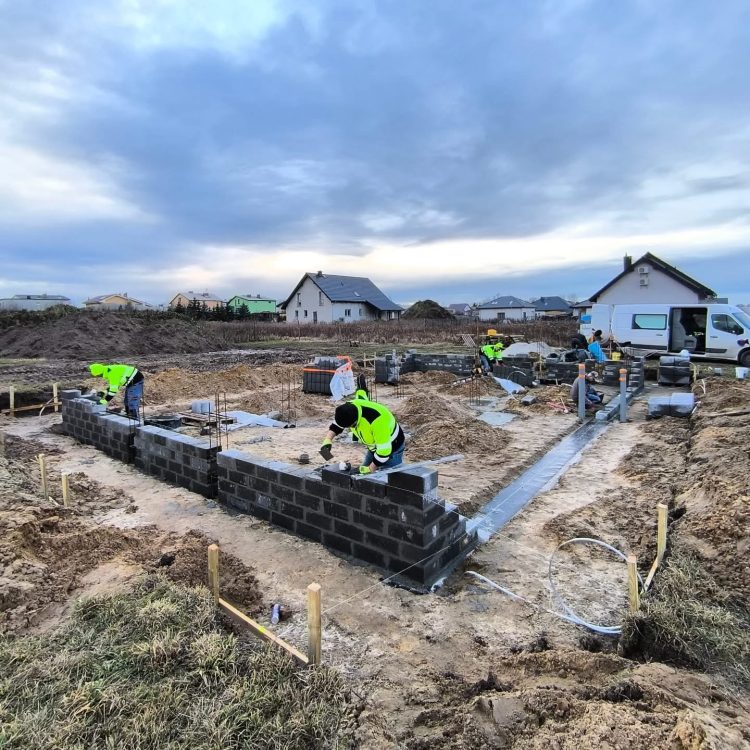 Kompleksowa budowa murowanego energooszczędnego domu jednorodzinnego do stanu deweloperskiego o pow. 92 m2, okolice Kępna. Projekt firmy Archon: Dom w Kruszczykach 14