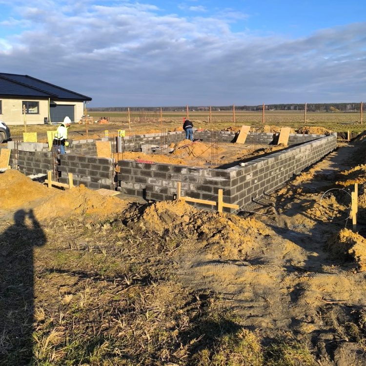 Kompleksowa budowa murowanego energooszczędnego domu jednorodzinnego do stanu deweloperskiego o pow. 92 m2, okolice Kępna. Projekt firmy Archon: Dom w Kruszczykach 14