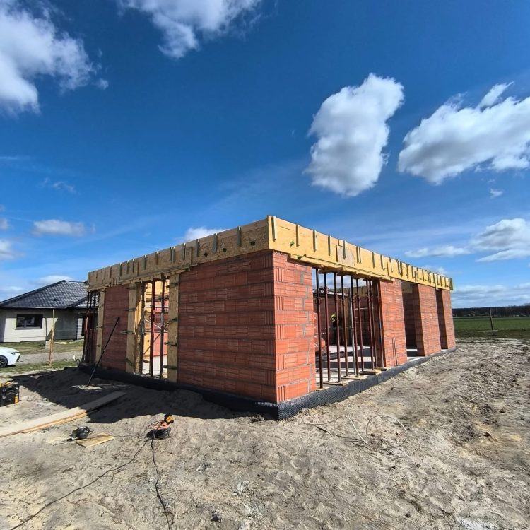 Kompleksowa budowa murowanego energooszczędnego domu jednorodzinnego do stanu deweloperskiego o pow. 92 m2, okolice Kępna. Projekt firmy Archon: Dom w Kruszczykach 14