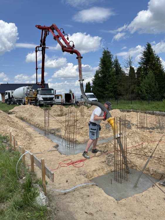 Kompleksowa budowa murowanego energooszczędnego domu jednorodzinnego 94 m2, okolice Namysłowa. Projekt firmy Archon: Dom w Kosaćcach 27