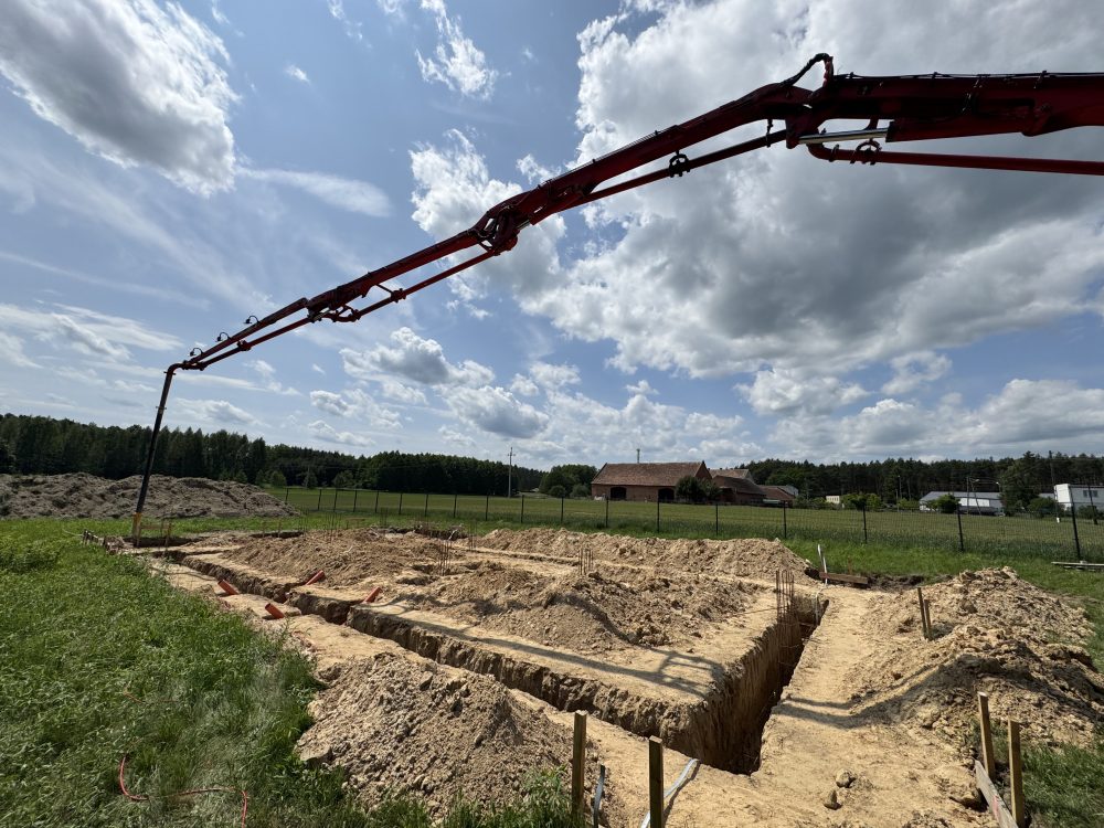 Kompleksowa budowa murowanego energooszczędnego domu jednorodzinnego 94 m2, okolice Namysłowa. Projekt firmy Archon: Dom w Kosaćcach 27