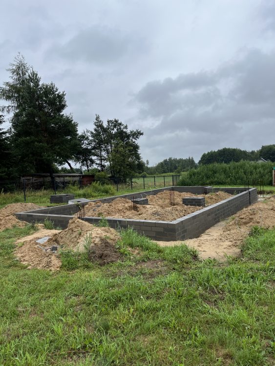 Kompleksowa budowa murowanego energooszczędnego domu jednorodzinnego 94 m2, okolice Namysłowa. Projekt firmy Archon: Dom w Kosaćcach 27