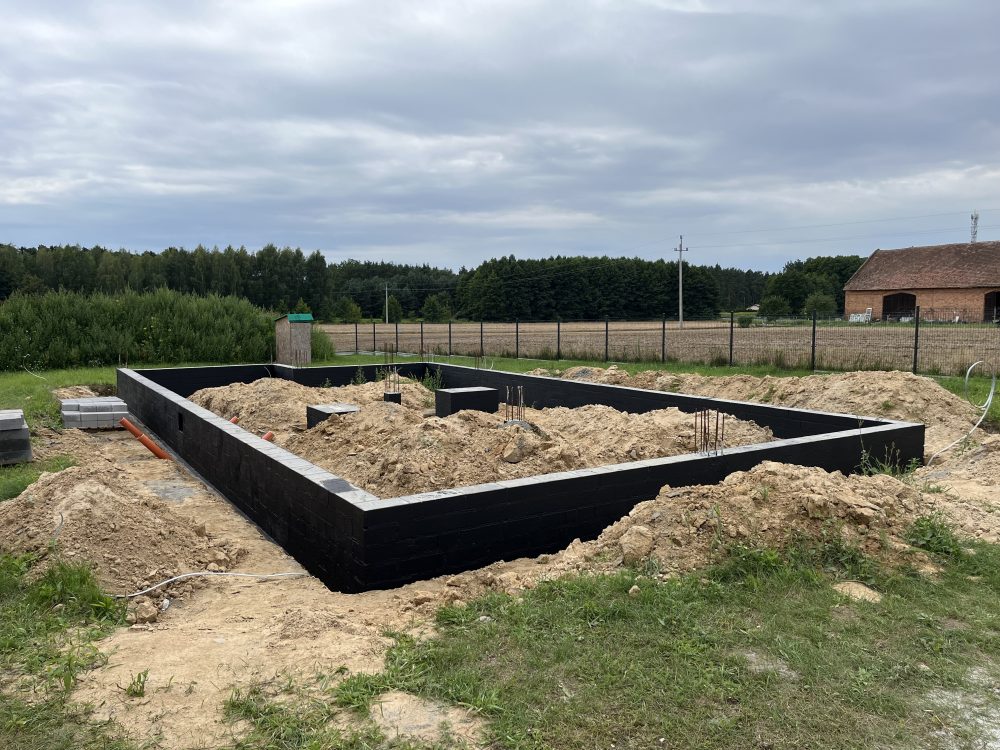 Kompleksowa budowa murowanego energooszczędnego domu jednorodzinnego 94 m2, okolice Namysłowa. Projekt firmy Archon: Dom w Kosaćcach 27