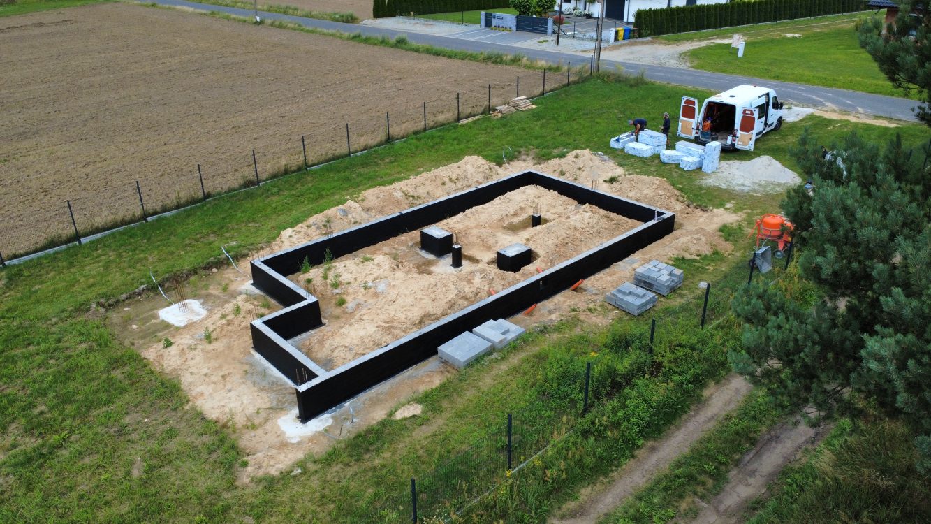 Kompleksowa budowa murowanego energooszczędnego domu jednorodzinnego 94 m2, okolice Namysłowa. Projekt firmy Archon: Dom w Kosaćcach 27