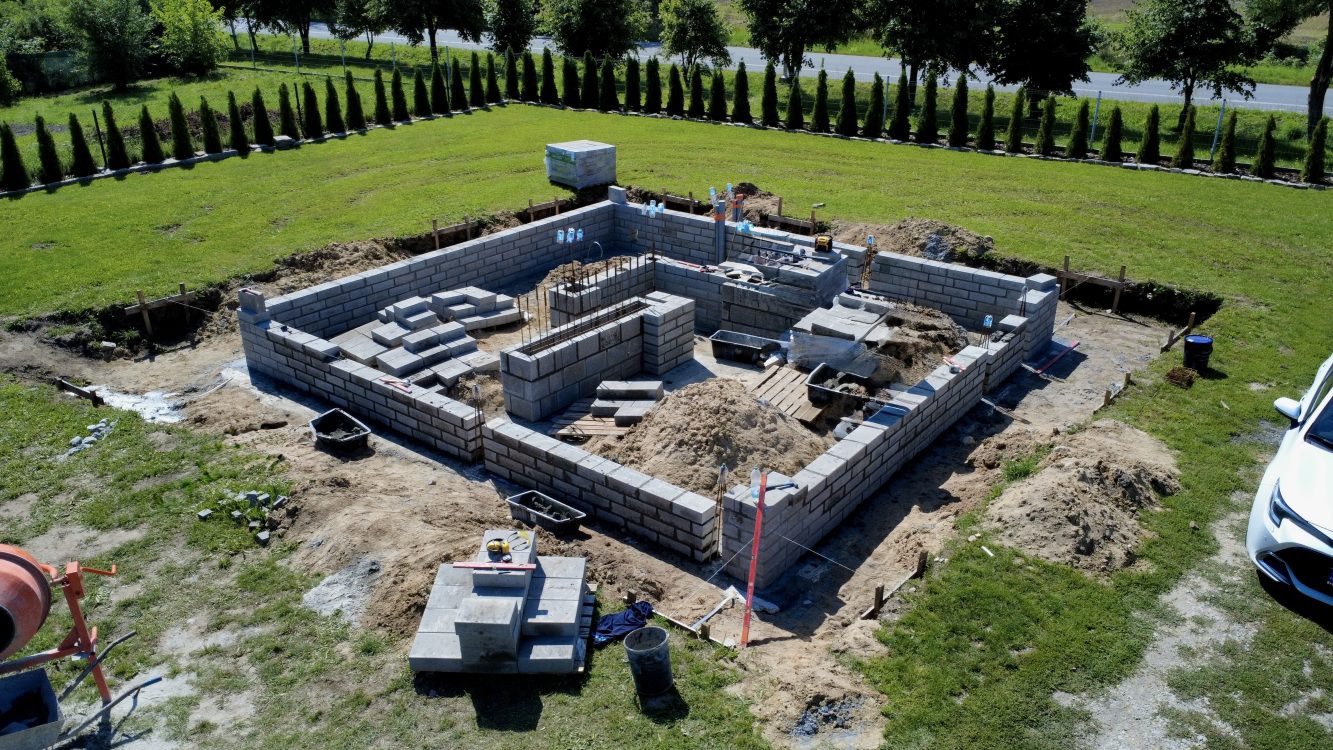 Kompleksowa budowa murowanego energooszczędnego domu jednorodzinnego do stanu surowego zamkniętego 90 m2, Namysłów. Projekt firmy Archon: Dom w Kronselkach 6 Kompleksowa budowa murowanego energooszczędnego domu jednorodzinnego do stanu surowego zamkniętego 90 m2, Namysłów. Projekt firmy Archon: Dom w Kronselkach