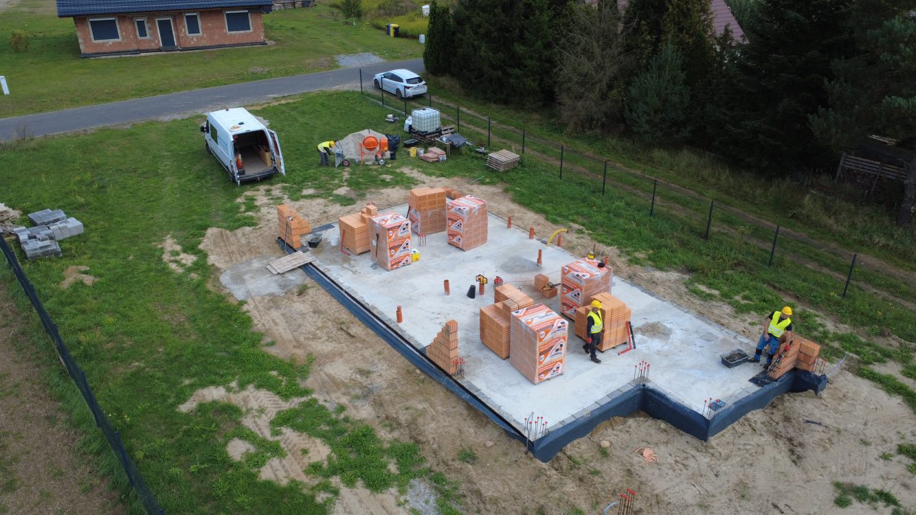 Kompleksowa budowa murowanego energooszczędnego domu jednorodzinnego 94 m2, okolice Namysłowa. Projekt firmy Archon: Dom w Kosaćcach 27