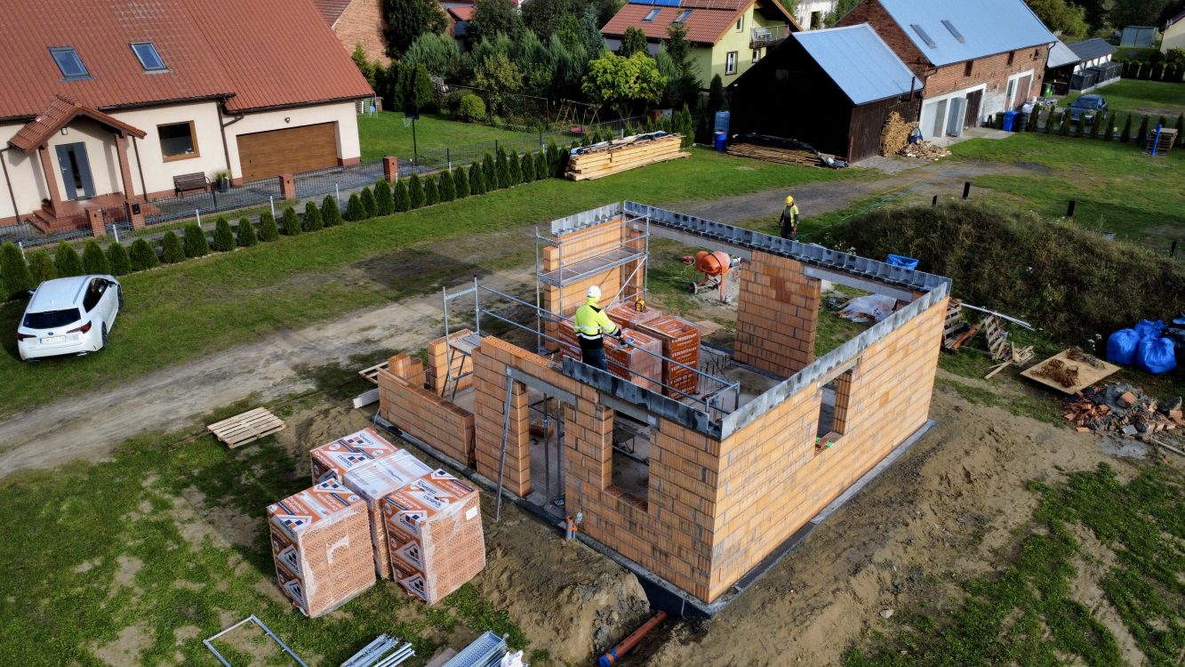 Kompleksowa budowa murowanego energooszczędnego domu jednorodzinnego do stanu surowego zamkniętego 90 m2, Namysłów. Projekt firmy Archon: Dom w Kronselkach 13 Kompleksowa budowa murowanego energooszczędnego domu jednorodzinnego do stanu surowego zamkniętego 90 m2, Namysłów. Projekt firmy Archon: Dom w Kronselkach