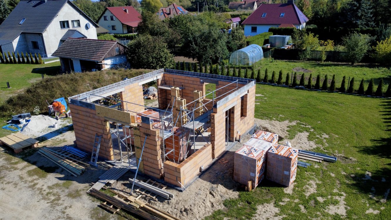 Kompleksowa budowa murowanego energooszczędnego domu jednorodzinnego do stanu surowego zamkniętego 90 m2, Namysłów. Projekt firmy Archon: Dom w Kronselkach 14 Kompleksowa budowa murowanego energooszczędnego domu jednorodzinnego do stanu surowego zamkniętego 90 m2, Namysłów. Projekt firmy Archon: Dom w Kronselkach