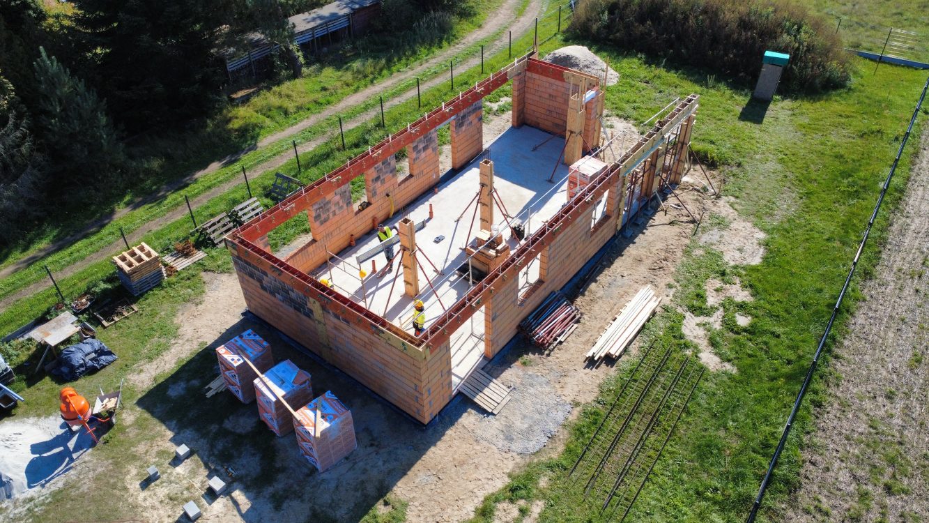 Kompleksowa budowa murowanego energooszczędnego domu jednorodzinnego 94 m2, okolice Namysłowa. Projekt firmy Archon: Dom w Kosaćcach 27