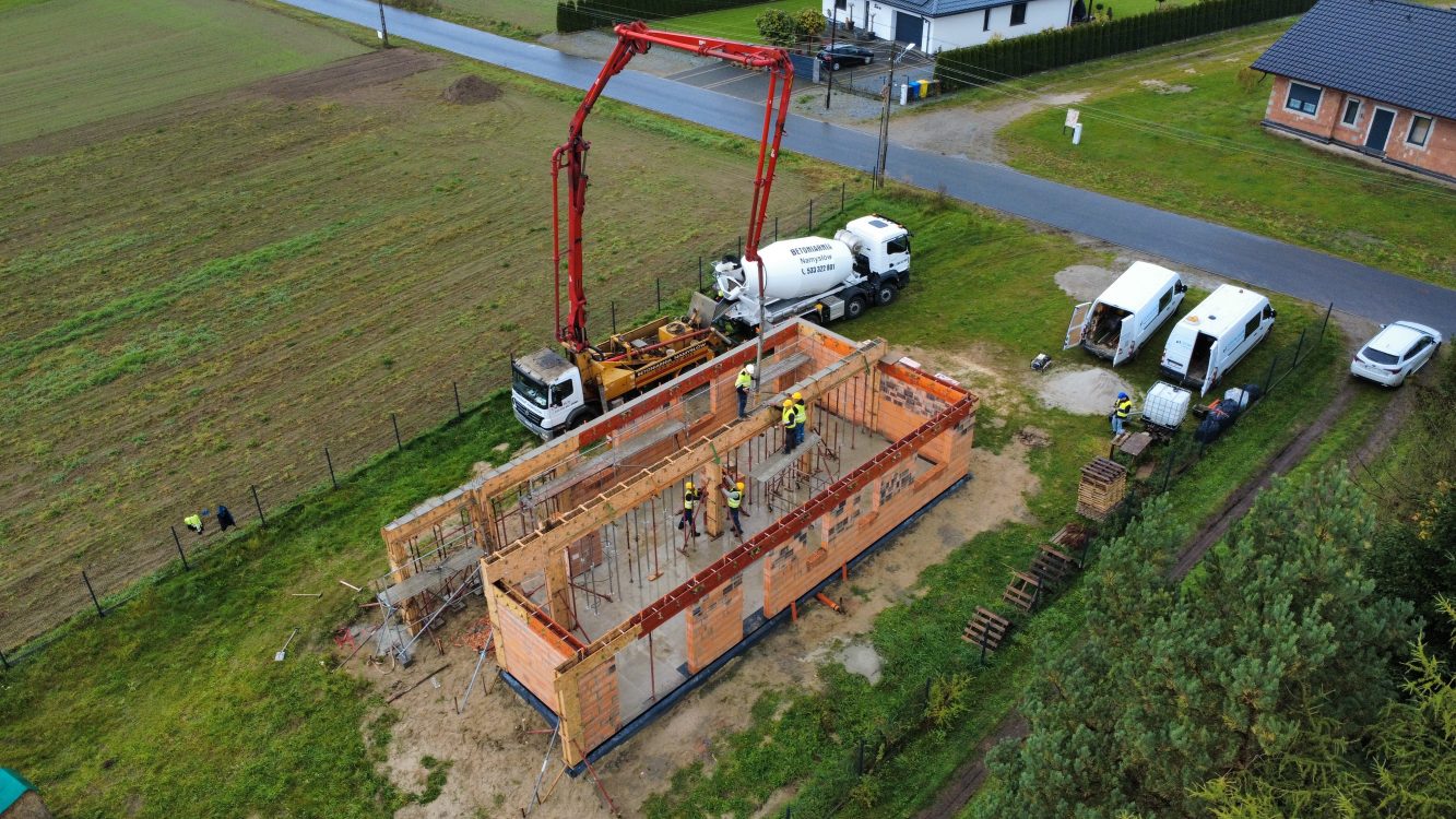 Kompleksowa budowa murowanego energooszczędnego domu jednorodzinnego 94 m2, okolice Namysłowa. Projekt firmy Archon: Dom w Kosaćcach 27