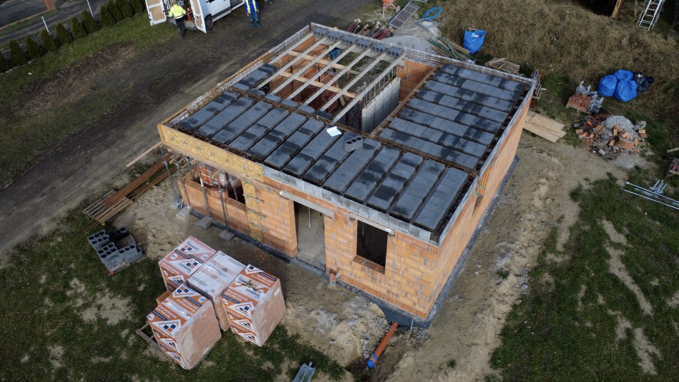 Kompleksowa budowa murowanego energooszczędnego domu jednorodzinnego do stanu surowego zamkniętego 90 m2, Namysłów. Projekt firmy Archon: Dom w Kronselkach 18 Kompleksowa budowa murowanego energooszczędnego domu jednorodzinnego do stanu surowego zamkniętego 90 m2, Namysłów. Projekt firmy Archon: Dom w Kronselkach