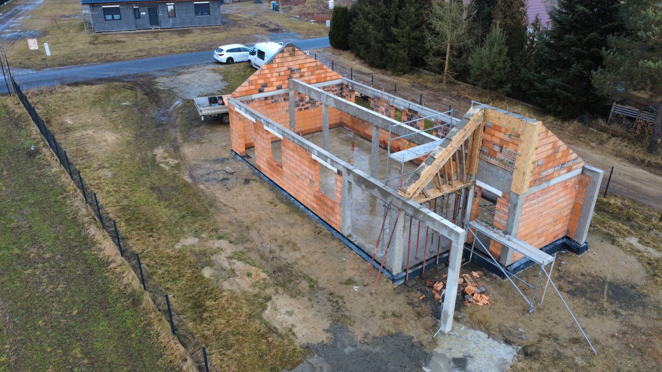 Kompleksowa budowa murowanego energooszczędnego domu jednorodzinnego 94 m2, okolice Namysłowa. Projekt firmy Archon: Dom w Kosaćcach 27